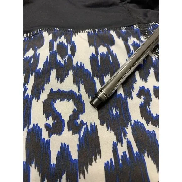 Lululemon Black Blue White Ikat 2.5” Inseam Print Run Speed Shorts Size 4 *Flaws - Picture 6 of 9